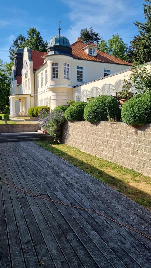 Chateau Radvanov Pension Mlada Vozice Zewnętrze zdjęcie